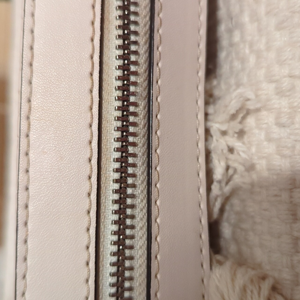 Michael Kors NWOT Crossbody White - Picture 10 of 10